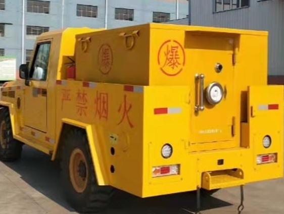 巨鹿凯龙爆破器材运输车：保障爆破任务的安全运行